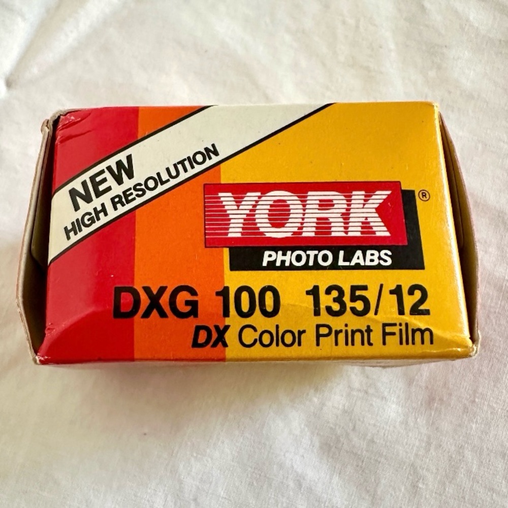 UNUSED YORK PHOTO LABS COLOR PRINT FILM DXG 100 135/12 12 EXPOSURES EXP MAR 1994